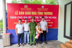 Lễ bàn giao Nhà Tình Thương cho gia đình chị Nguyễn Thị Hoa tại Vĩnh Linh, Quảng Trị