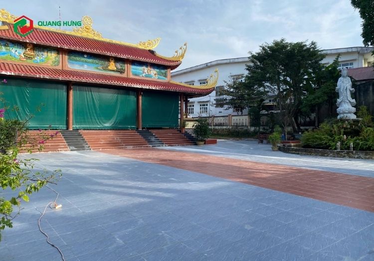 Bề mặt gạch dễ vệ sinh, chống bám bẩn