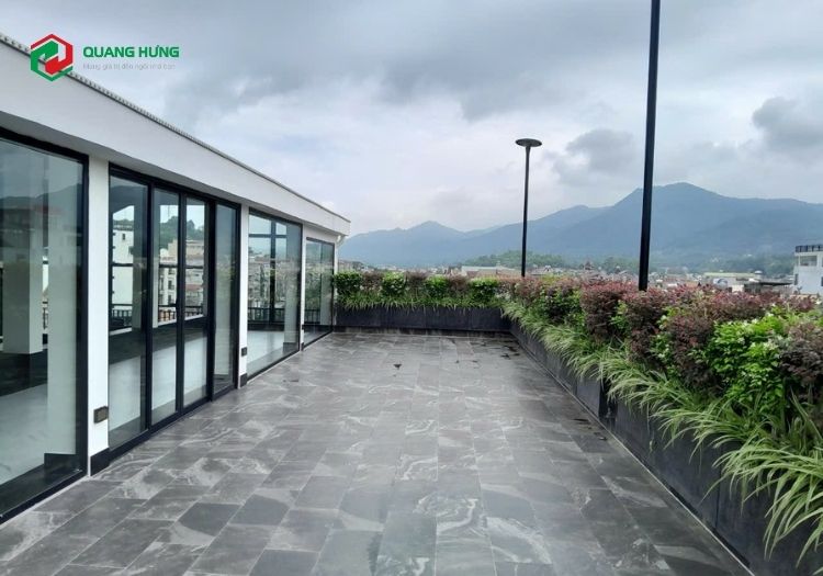 Gạch lát sân vườn porcelain với độ bền vượt trội