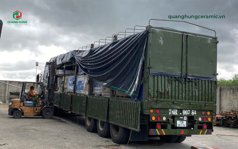 Gạch ốp lát Nhập Khẩu tại Quang Hưng