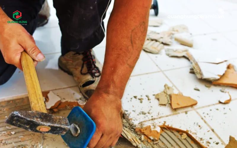 Trong một số trường hợp bắt buộc phải đục nền gạch
