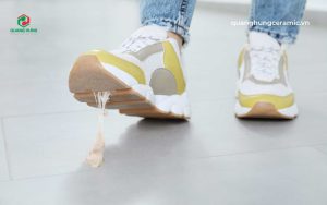 Lựa chọn phương pháp phù hợp và an toàn cho từng loại sàn nhà