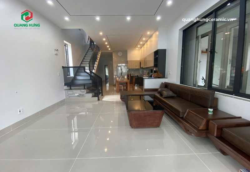 Phòng khách ốp gạch khổ lớn 90x1m8