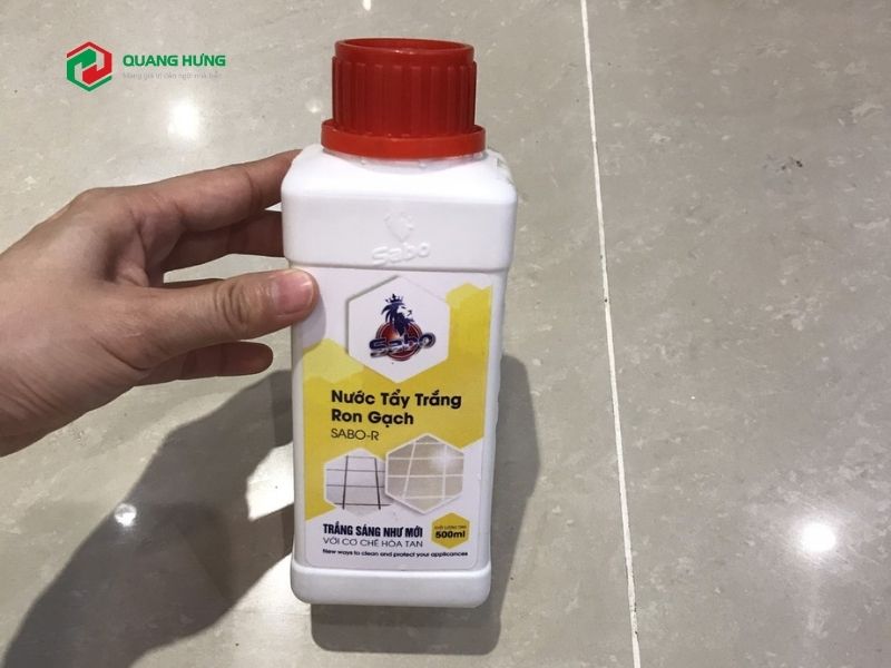Sử dụng dung dịch tẩy rửa ron gạch chuyên dụng